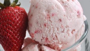 Eggless Strawberry Ice Cream